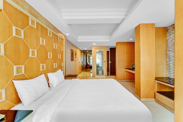 Room 12 of 19