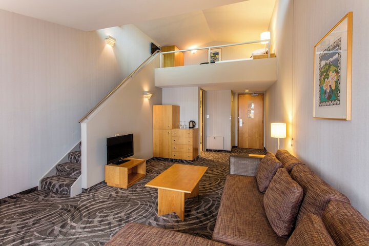 Room 25 of 100