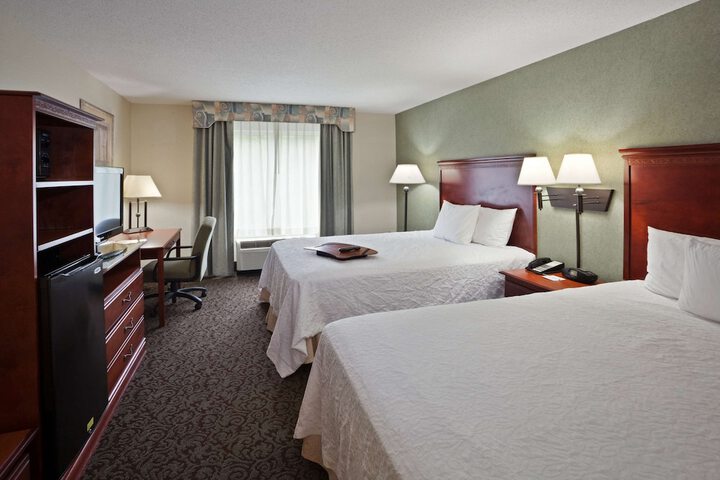 2 Queen Beds (3 of 10)