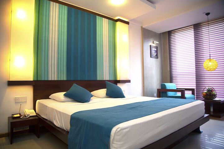 Room 32 of 210