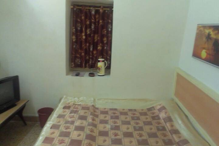 Room 7 of 9