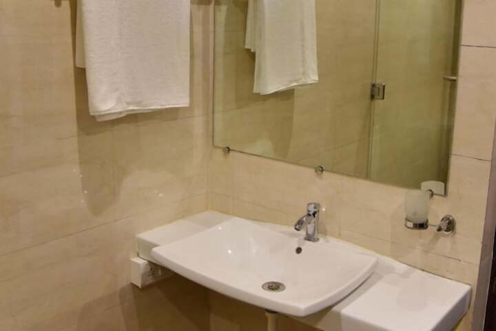 Room 12 of 20