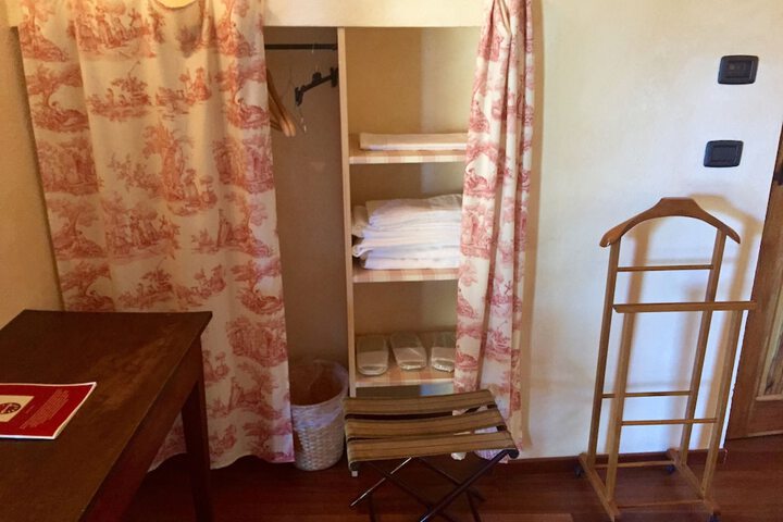 Room 5 of 50