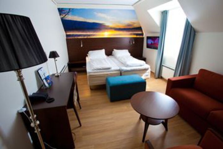 Room 27 of 79
