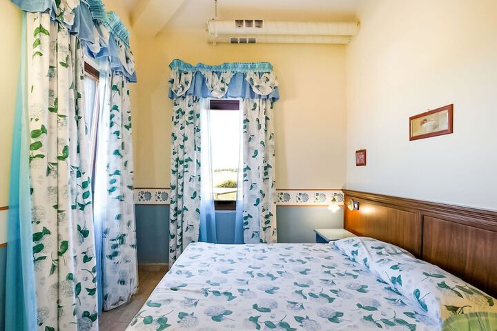 Room 12 of 181