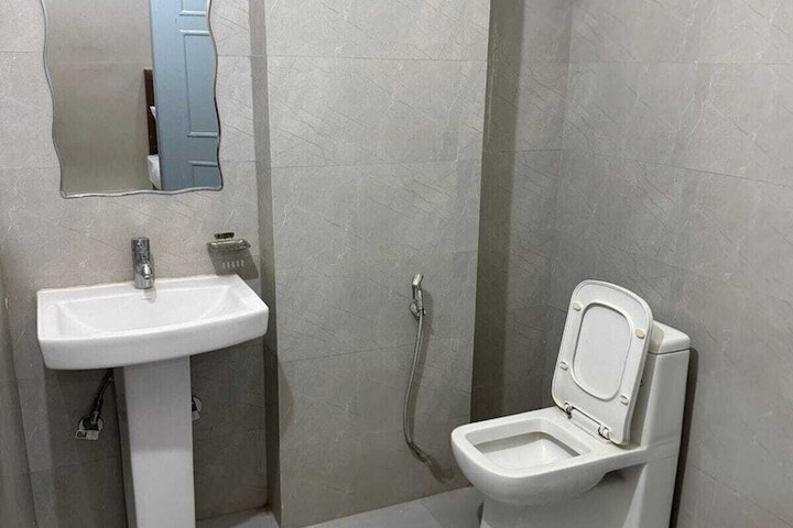 Room 12 of 18