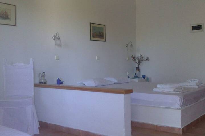 Room 2 of 53
