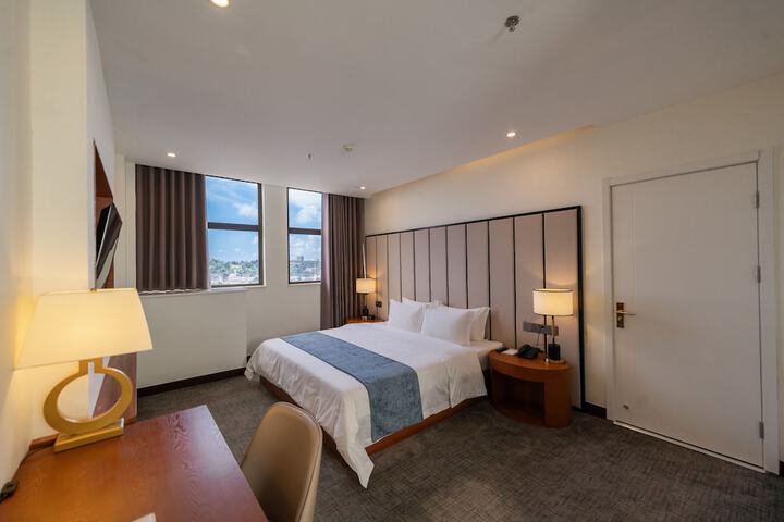 Room 14 of 48