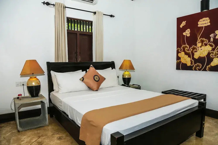 Room 3 of 21