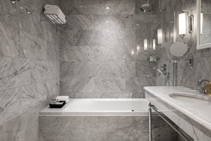Room 25 of 48