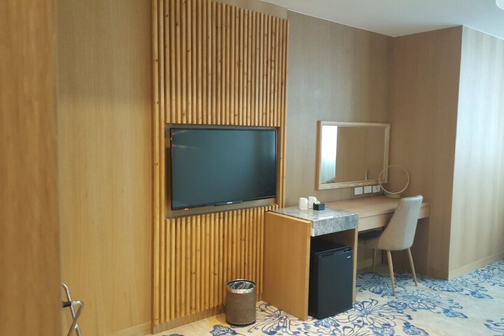 Room 28 of 42