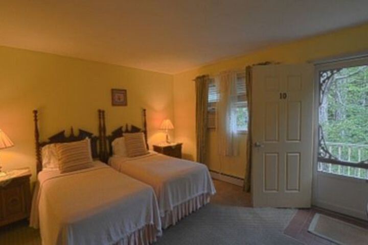 Room 44 of 99