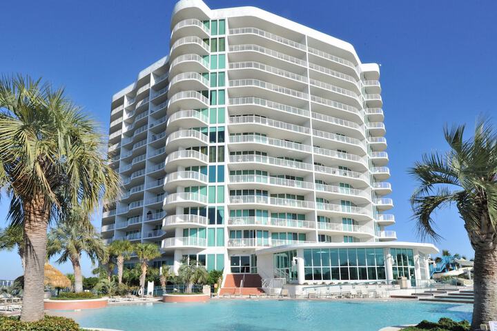 Hotel with Pool