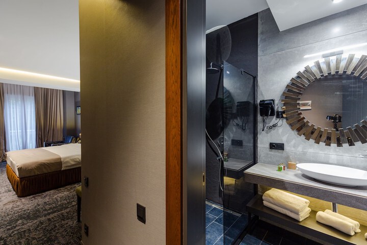 Room 11 of 199