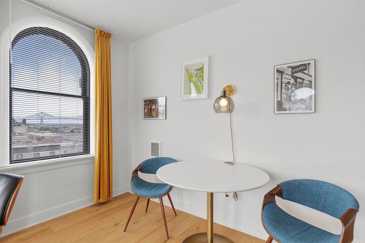 Room 73 of 172