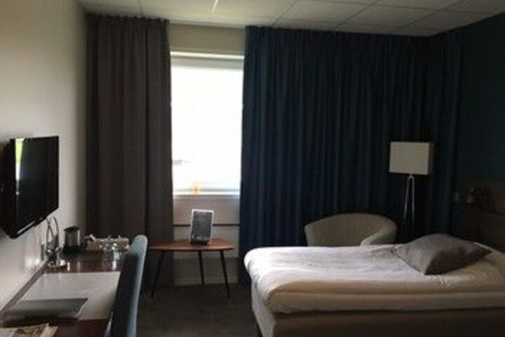 Room 2 of 7