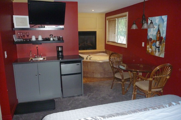 Room 3 of 23