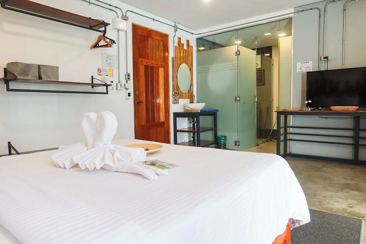 Room 27 of 240