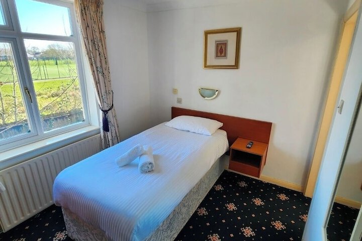 Room 2 of 25
