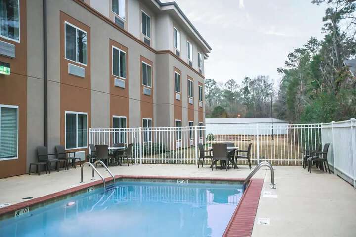 Hotel with Pool