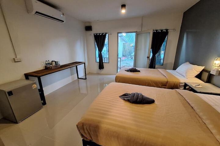 Room 10 of 38