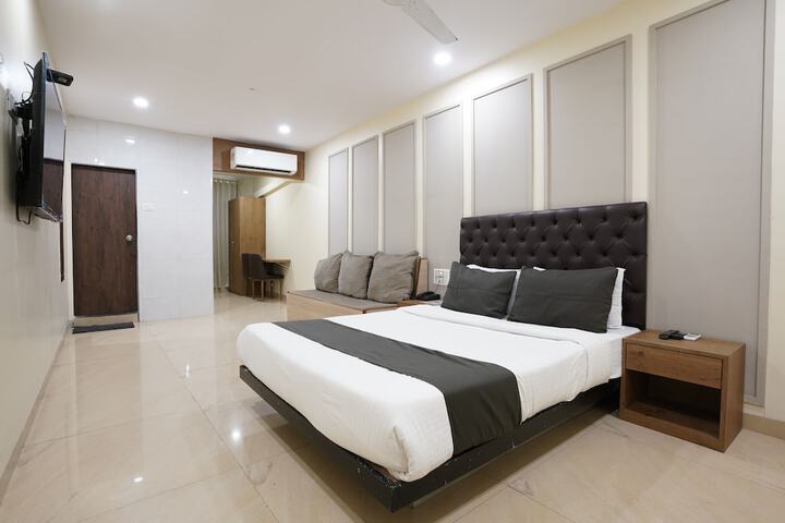 Room 5 of 32