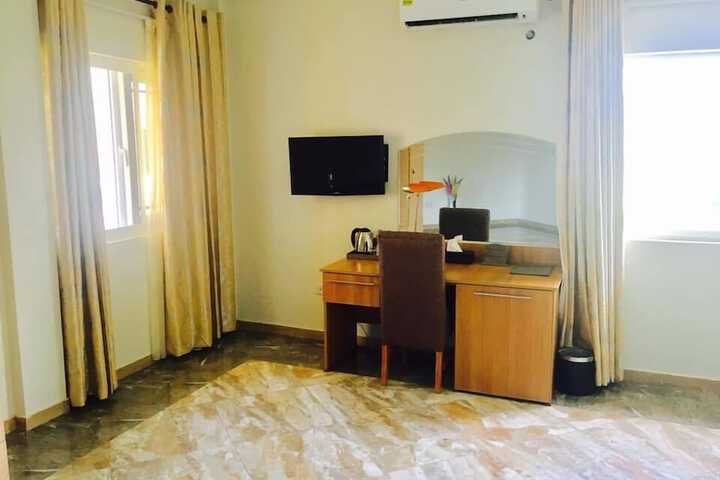 Room 26 of 100