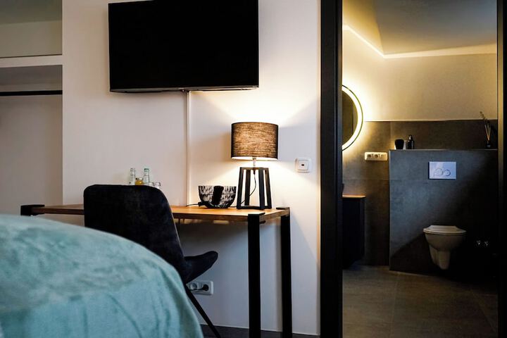 Room 100 of 179