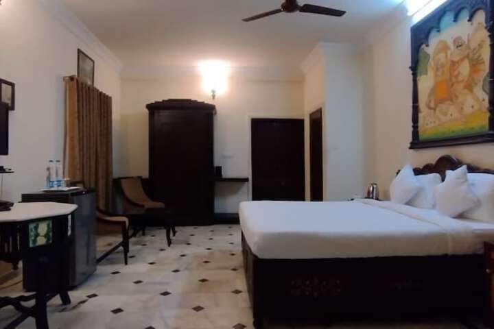 Room 8 of 30