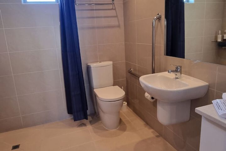 Room 40 of 77