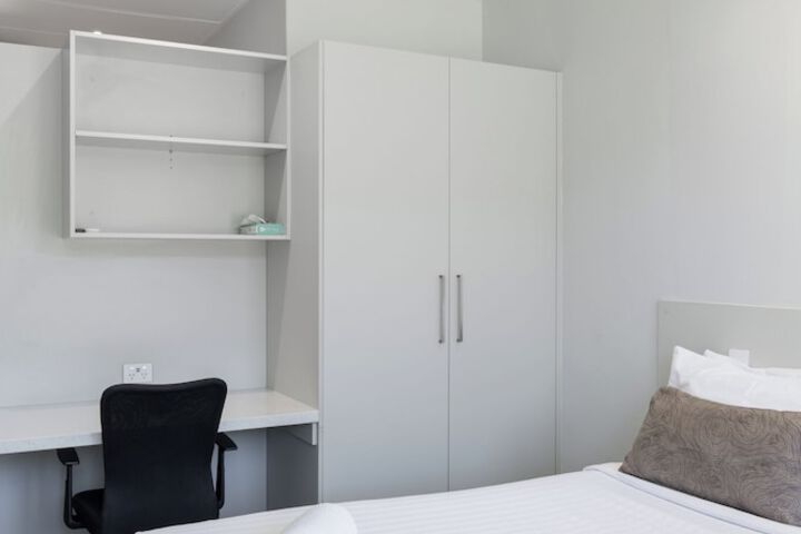Room 7 of 27