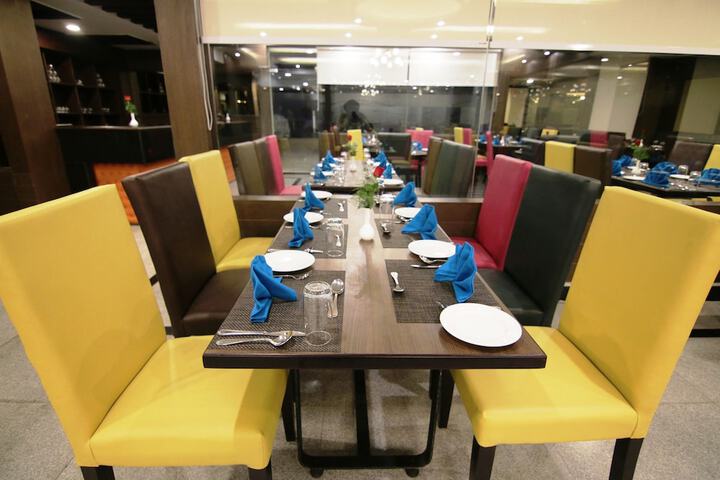 Dining 27 of 59