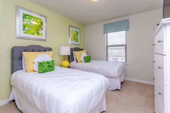 Room 7 of 12