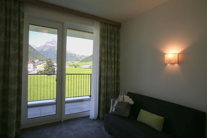Room 8 of 37