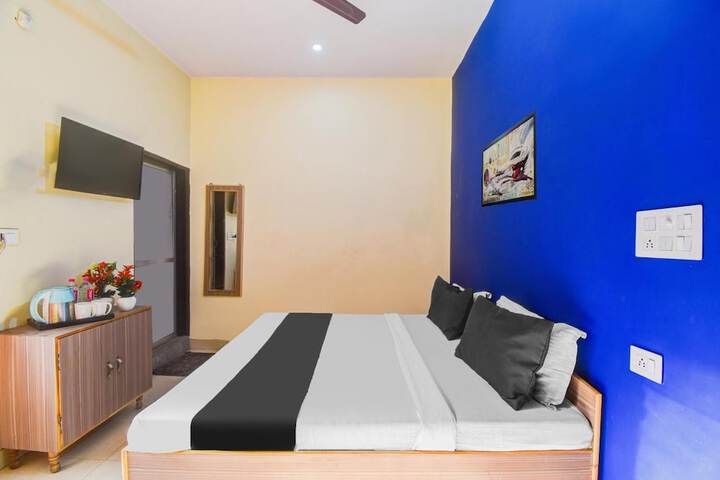 Room 6 of 12