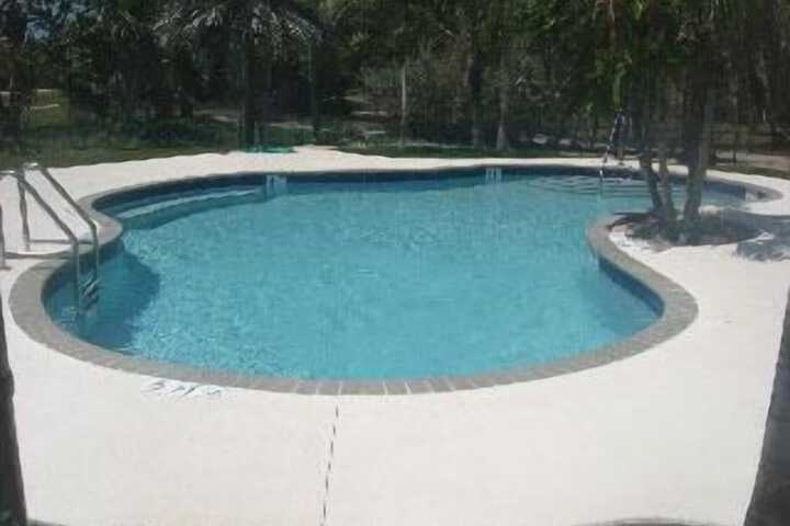 Pool 24 of 40