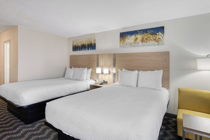 Room 10 of 40