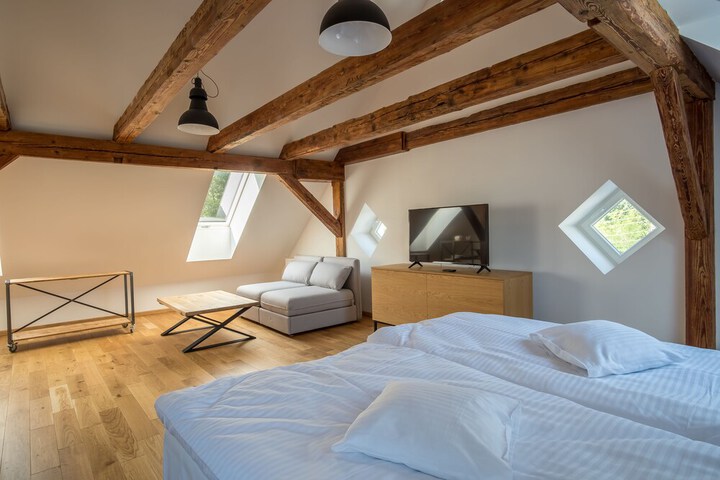 Room 5 of 42