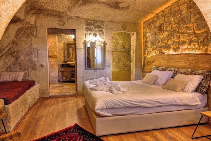 Room 44 of 69