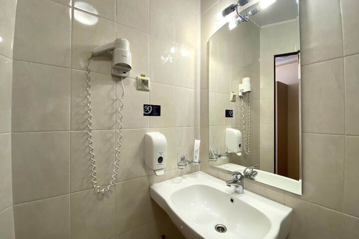 Room 8 of 27