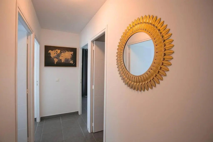 Room 11 of 16