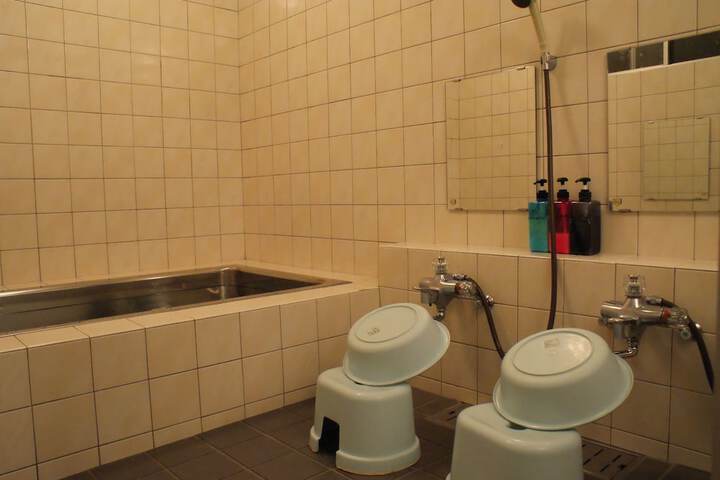 Room 9 of 25