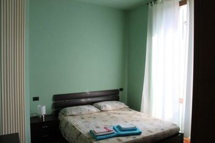Room 9 of 25