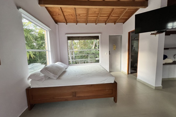 Room 8 of 40