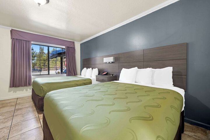2 Queen Beds (4 of 14)