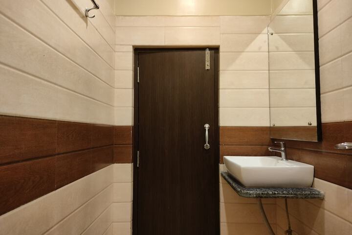 Room 143 of 150