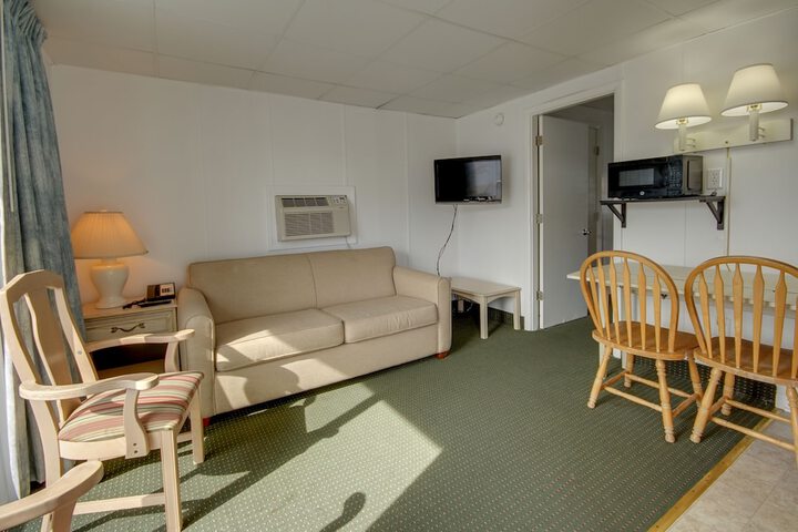 Room 4 of 17