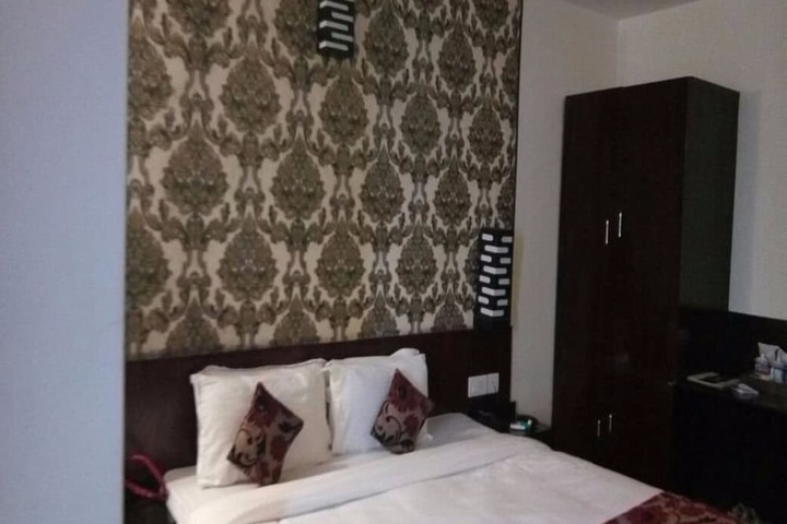 Room 16 of 73