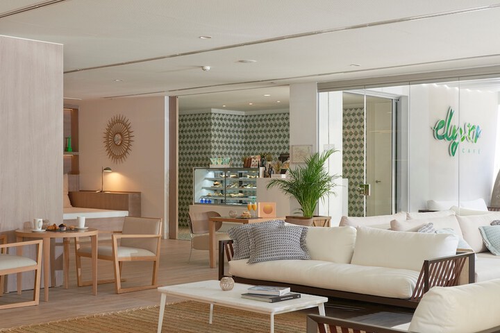Entrance & Lobby