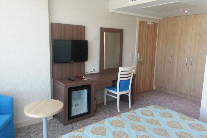 Room 7 of 19